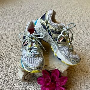 Womens Size 9 New Balance Tennis Shoes, Multicolor Blue Yellow White Grey